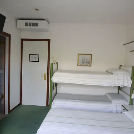 Iris Hotel 3*