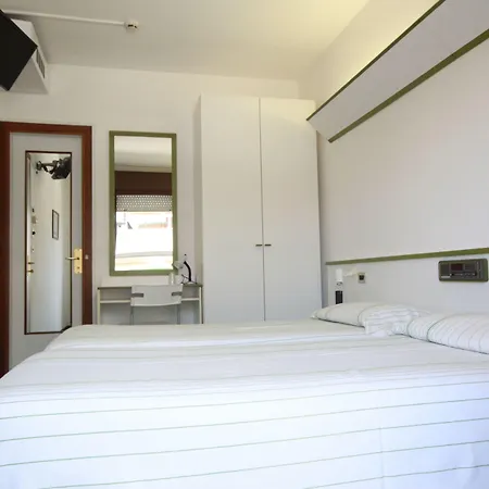 Iris Hotel