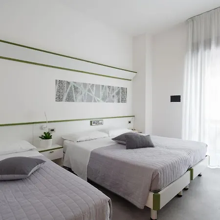 Iris Hotel 3*