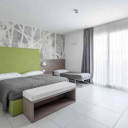 Iris Hotel