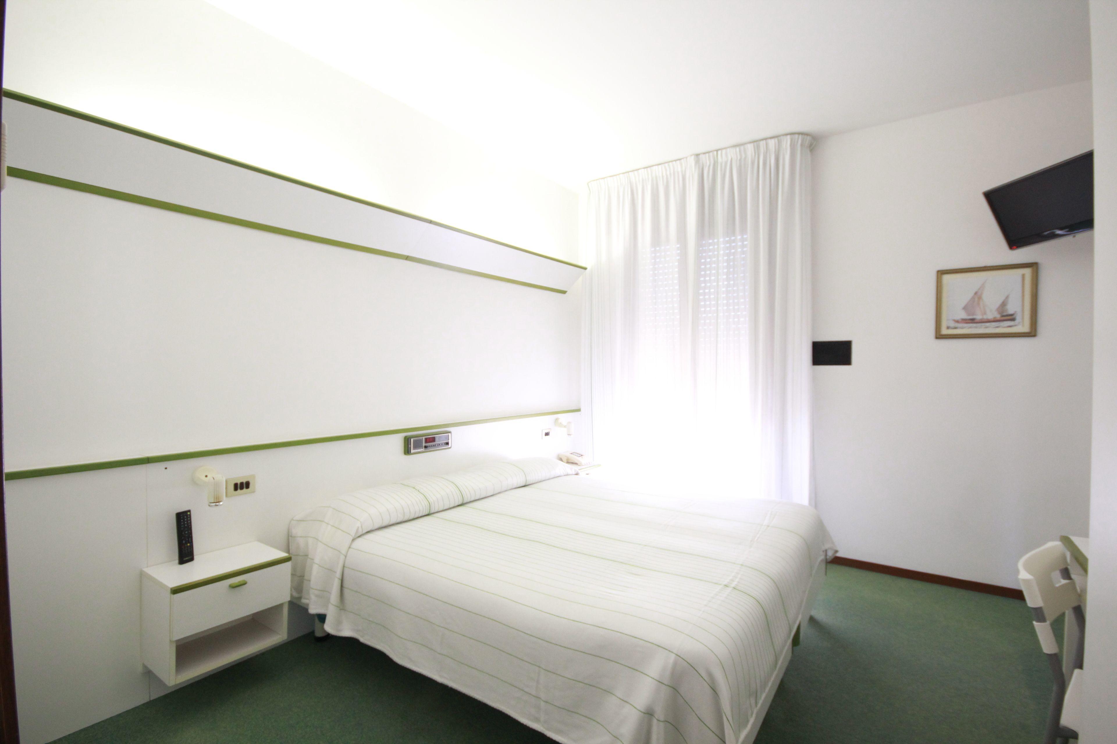 Iris Hotel 3*