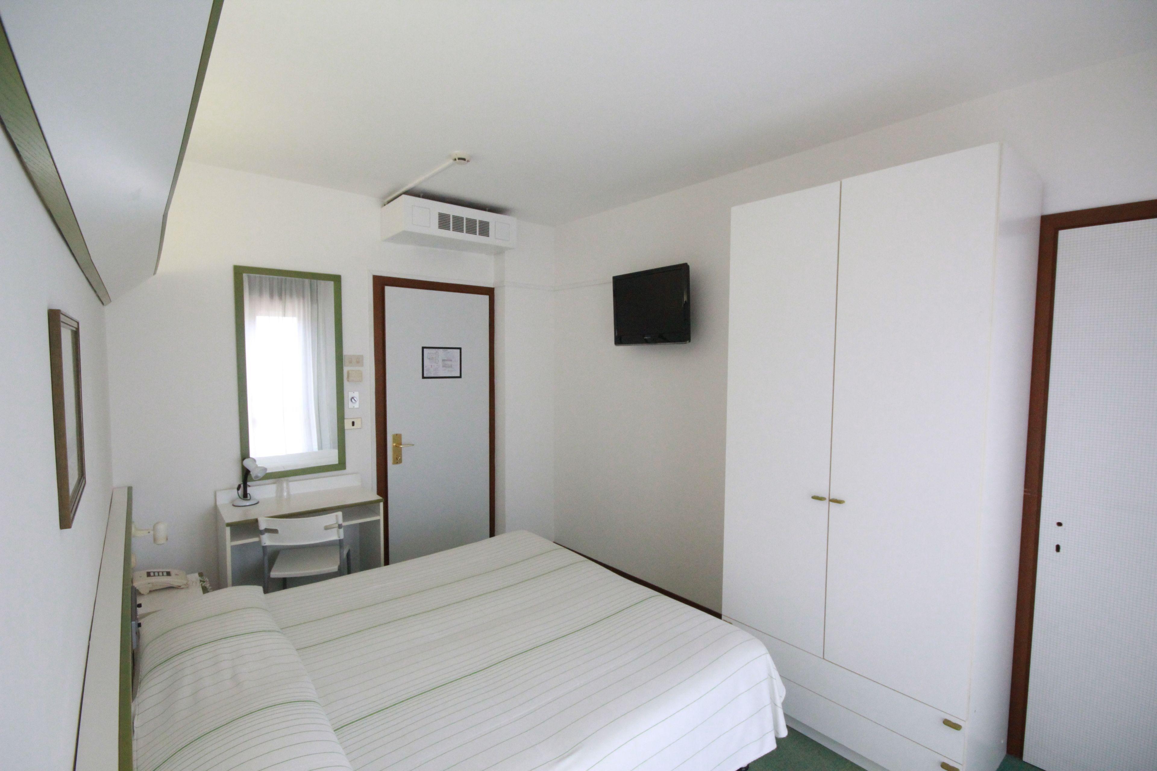 Iris Hotel 3*
